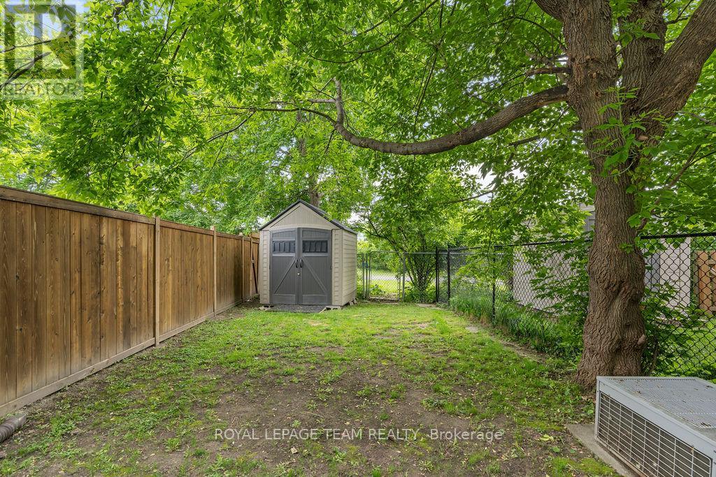 80 Pickwick Drive