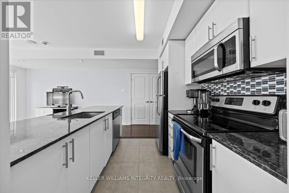 909 - 242 Rideau Street