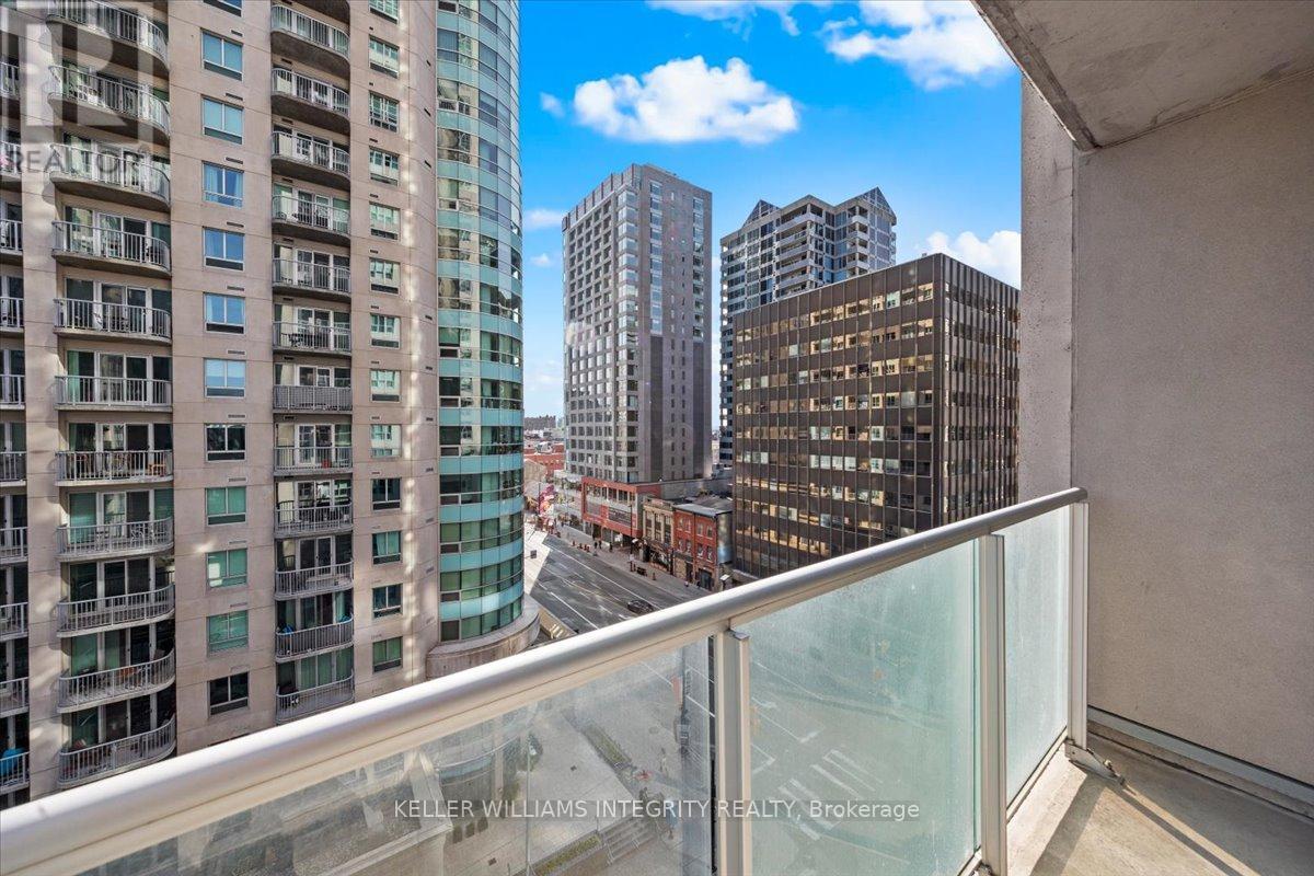 909 - 242 Rideau Street