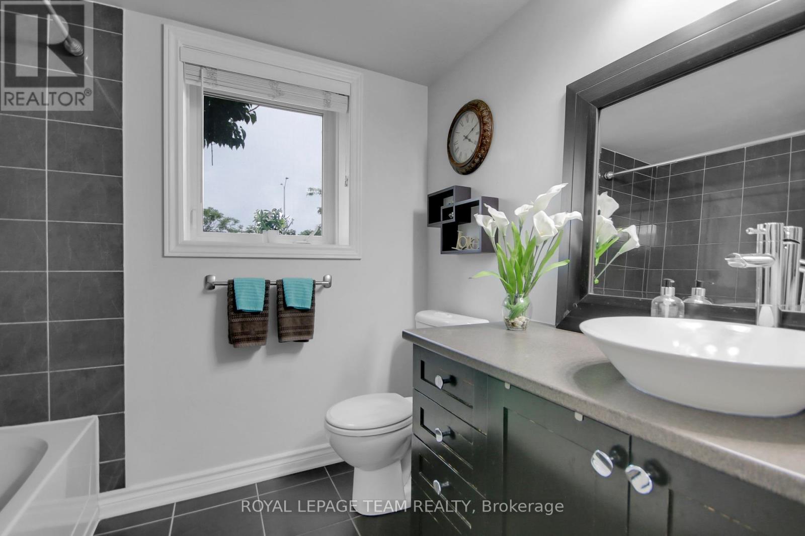 2 - 565 Stonefield