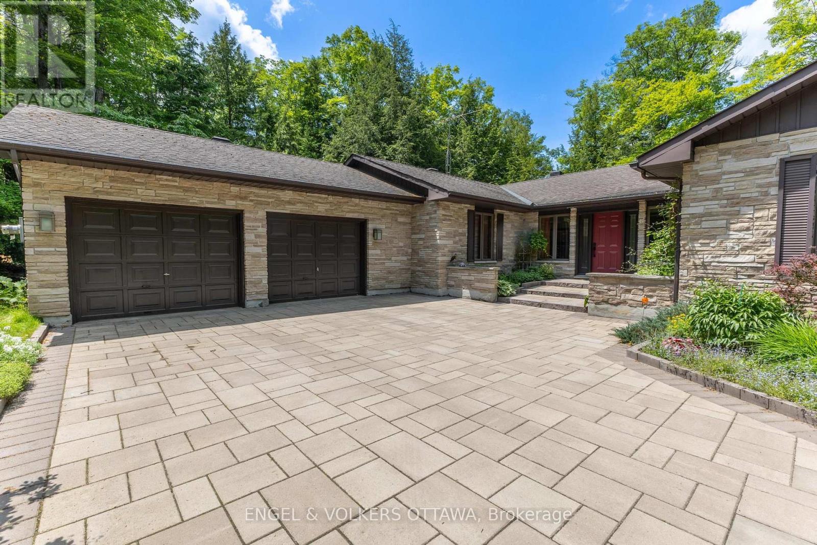 7 Deerfield Drive