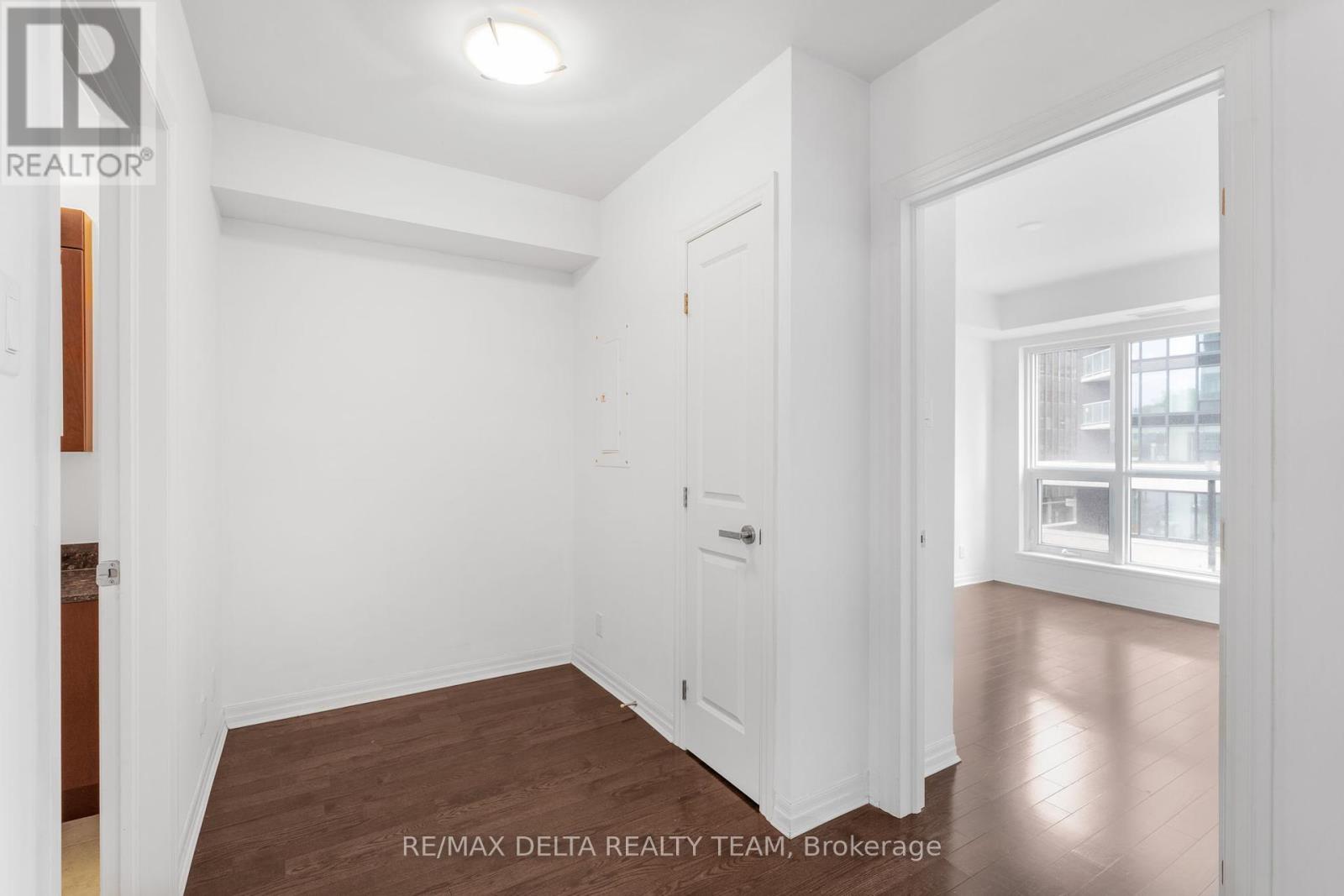 403 - 242 Rideau Street