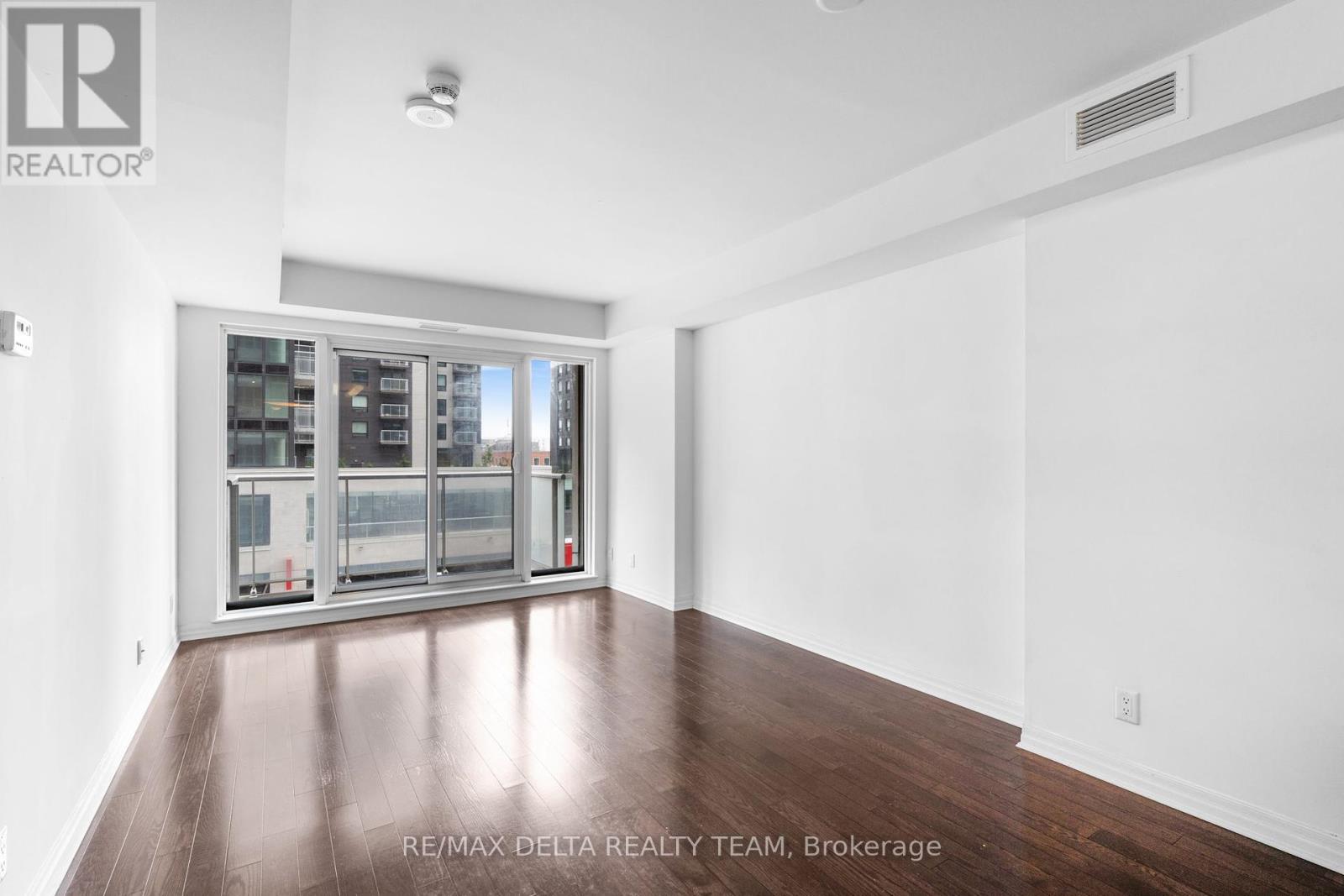 403 - 242 Rideau Street