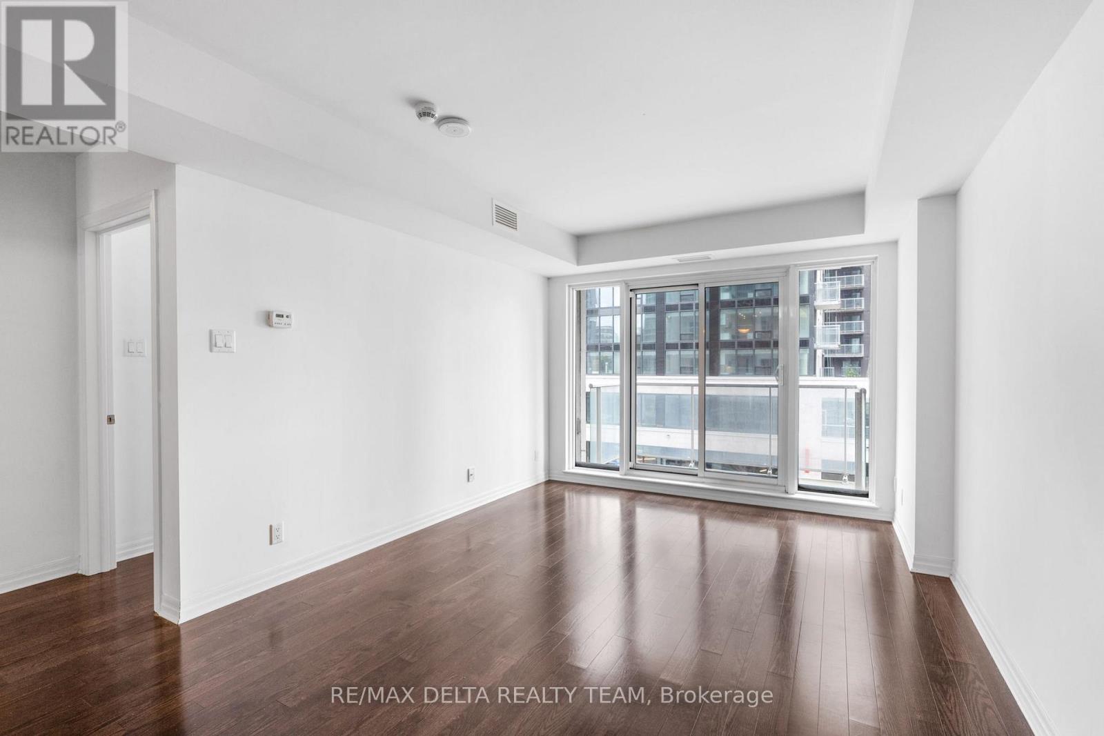 403 - 242 Rideau Street