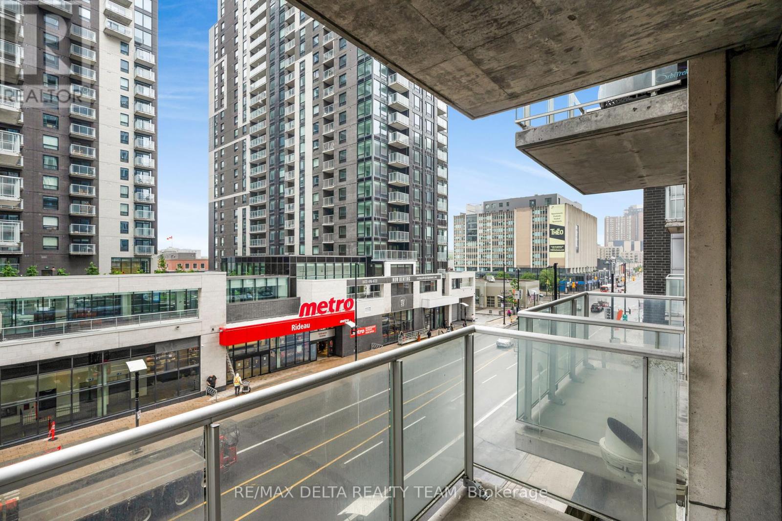 403 - 242 Rideau Street