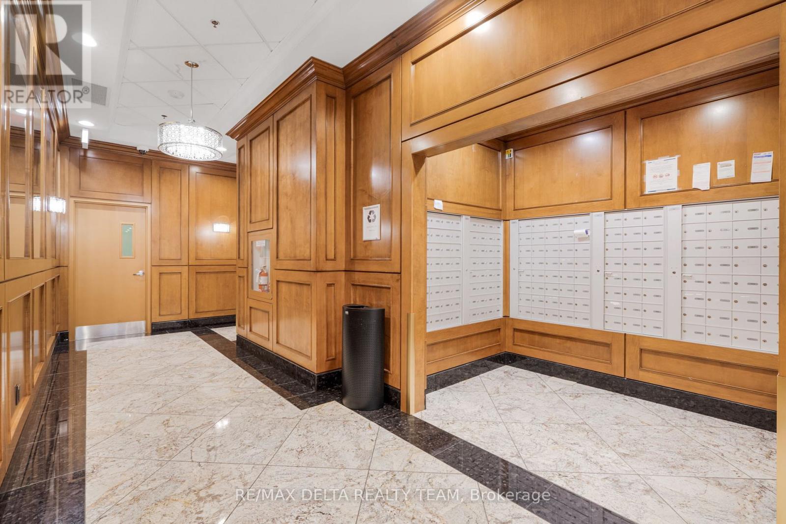 403 - 242 Rideau Street