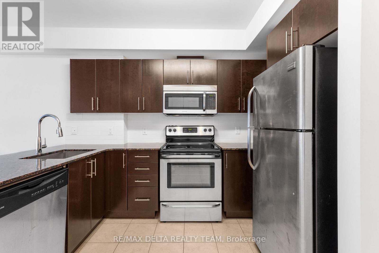 403 - 242 Rideau Street