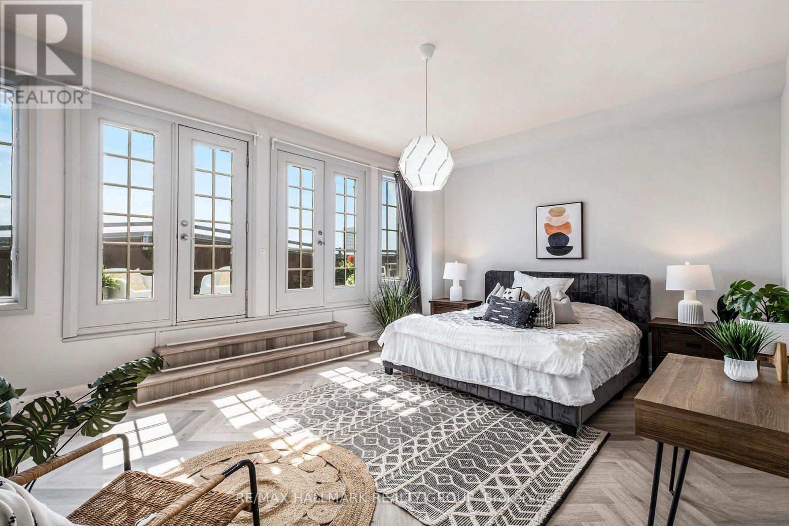 201 - 19 Melrose Avenue