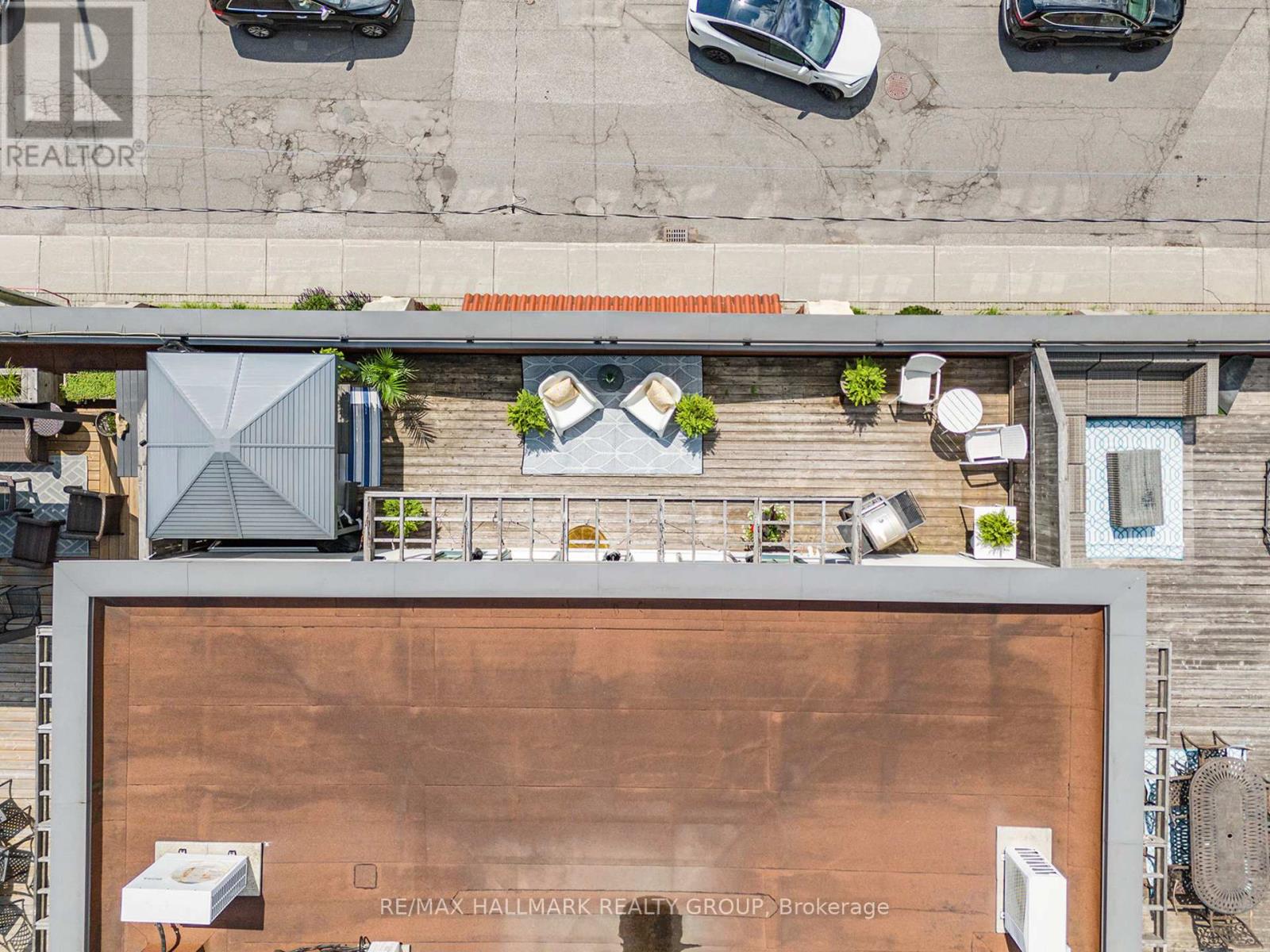 201 - 19 Melrose Avenue