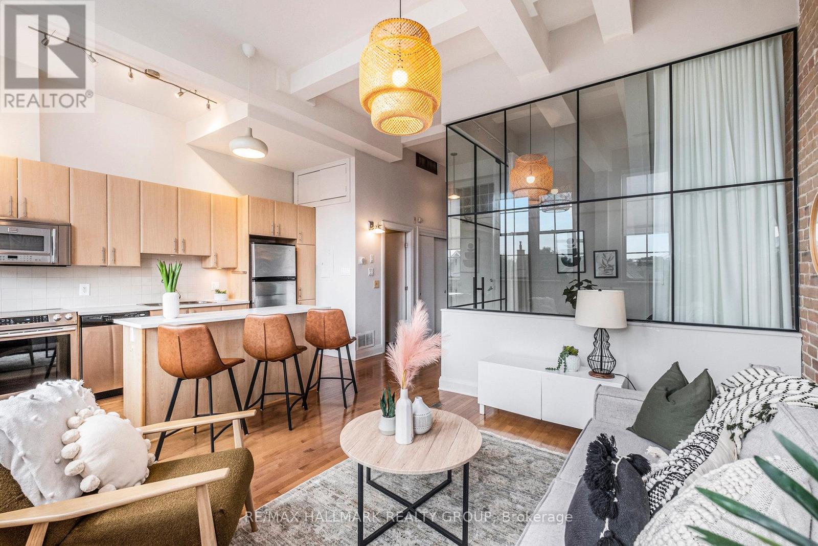 201 - 19 Melrose Avenue