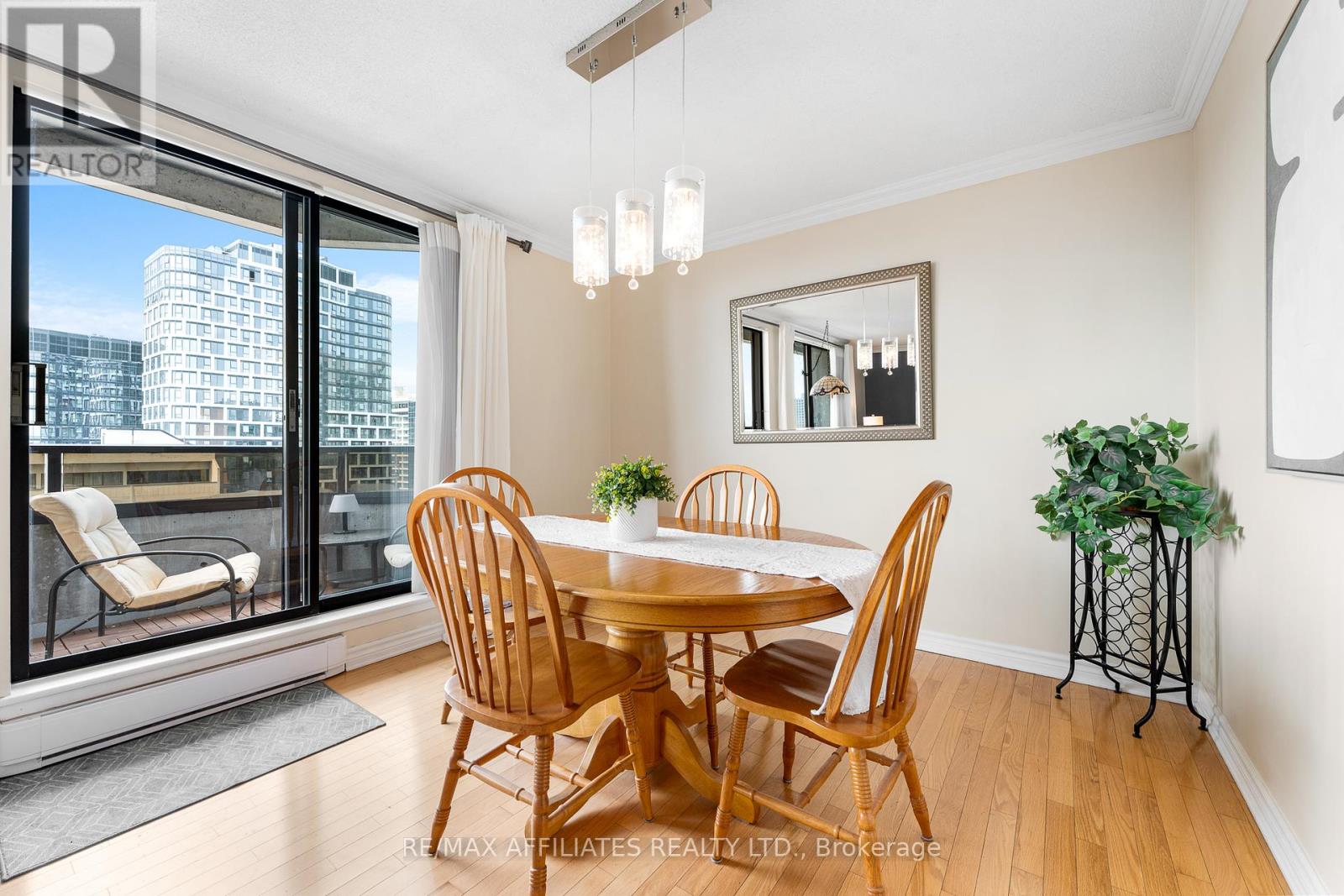 2301 - 470 Laurier Avenue W, Unit Ph