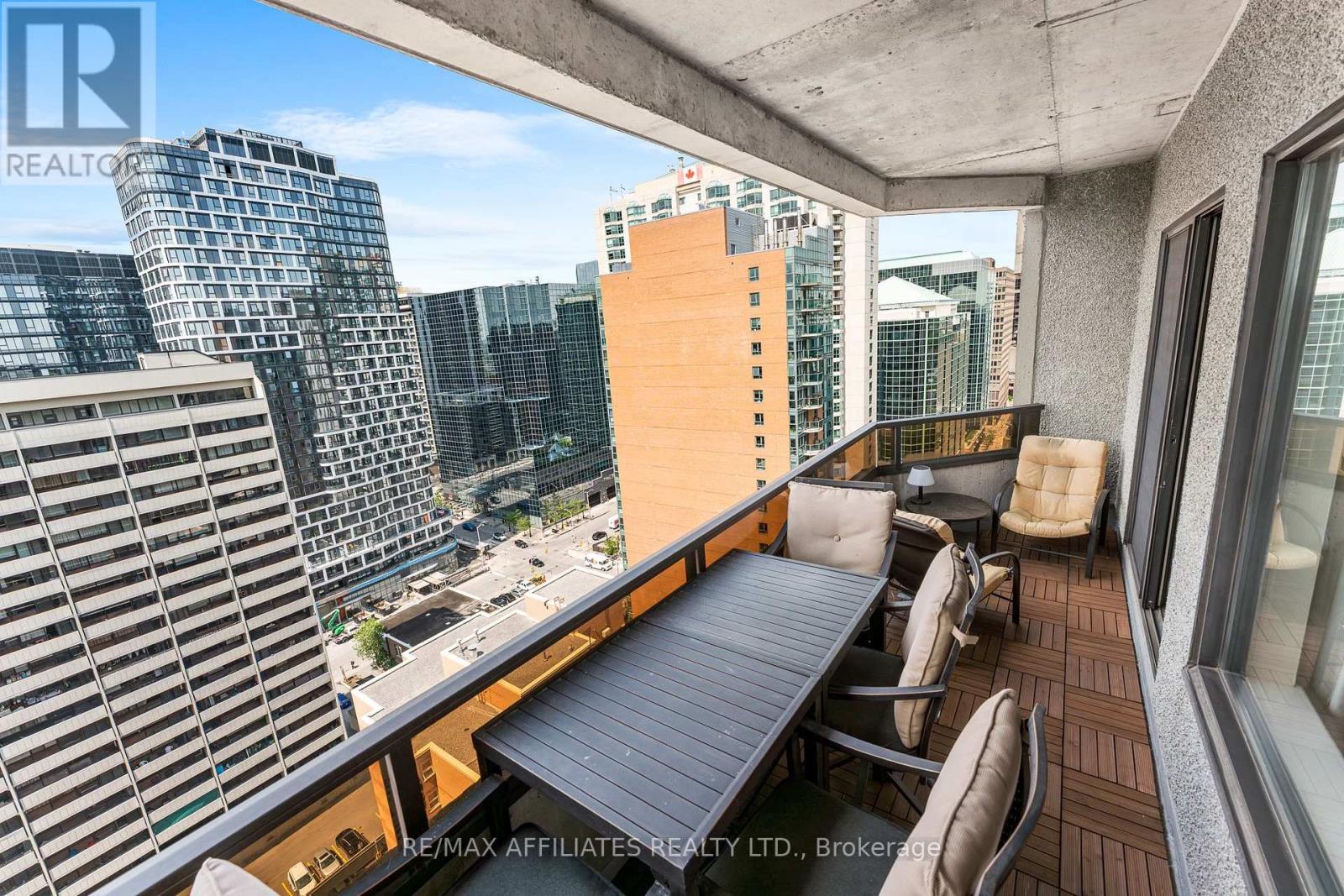 2301 - 470 Laurier Avenue W, Unit Ph