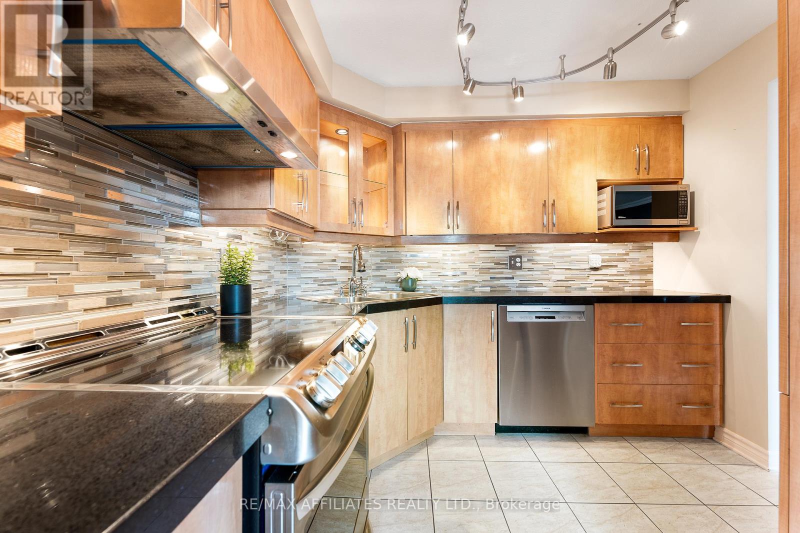 2301 - 470 Laurier Avenue W, Unit Ph