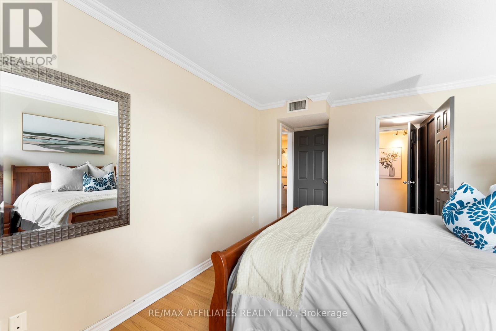 2301 - 470 Laurier Avenue W, Unit Ph