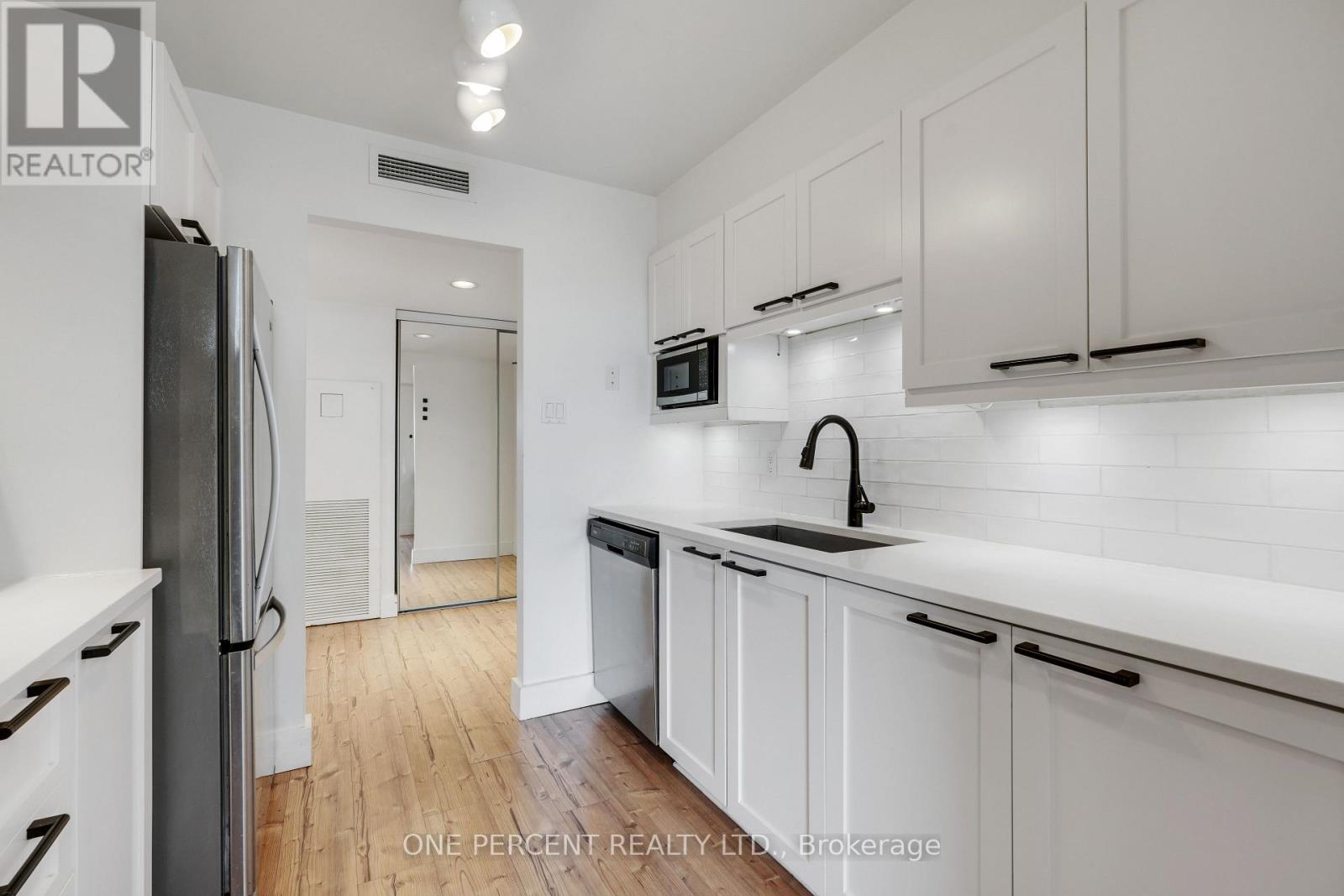 610 - 215 Parkdale Avenue