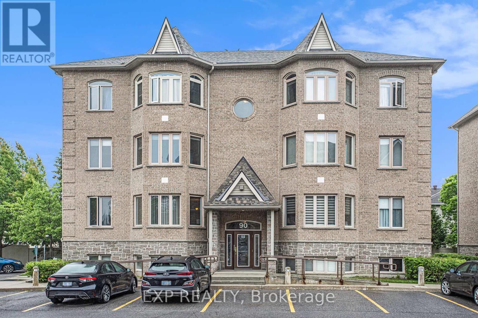 5 - 90 Briargate Private