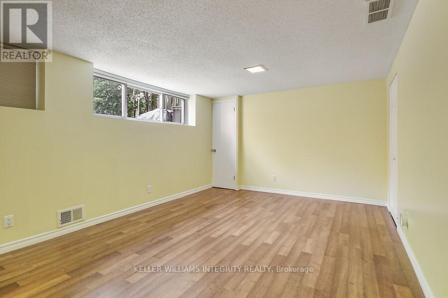 58 Lindhurst Crescent