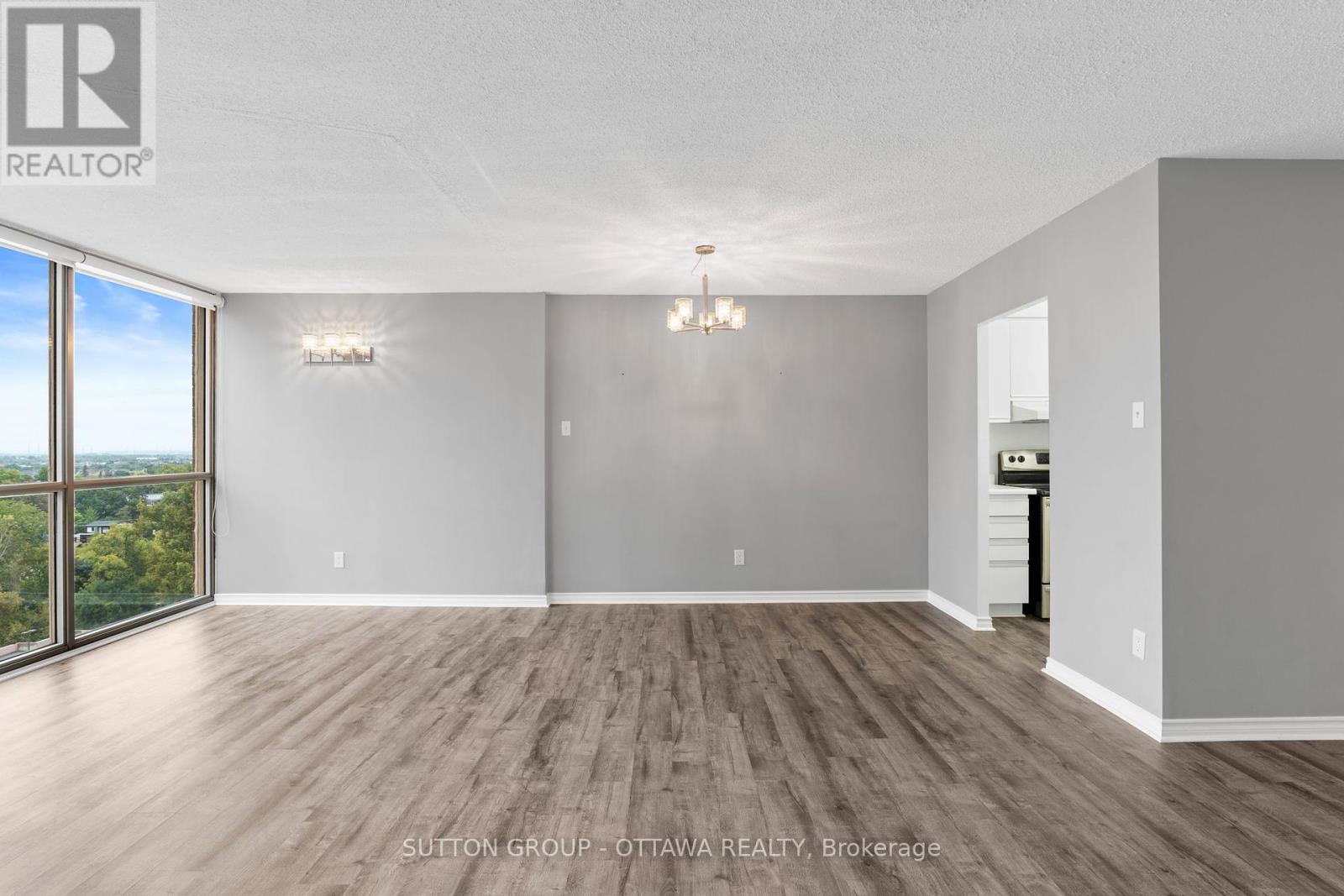 1111 - 2760 Carousel Crescent