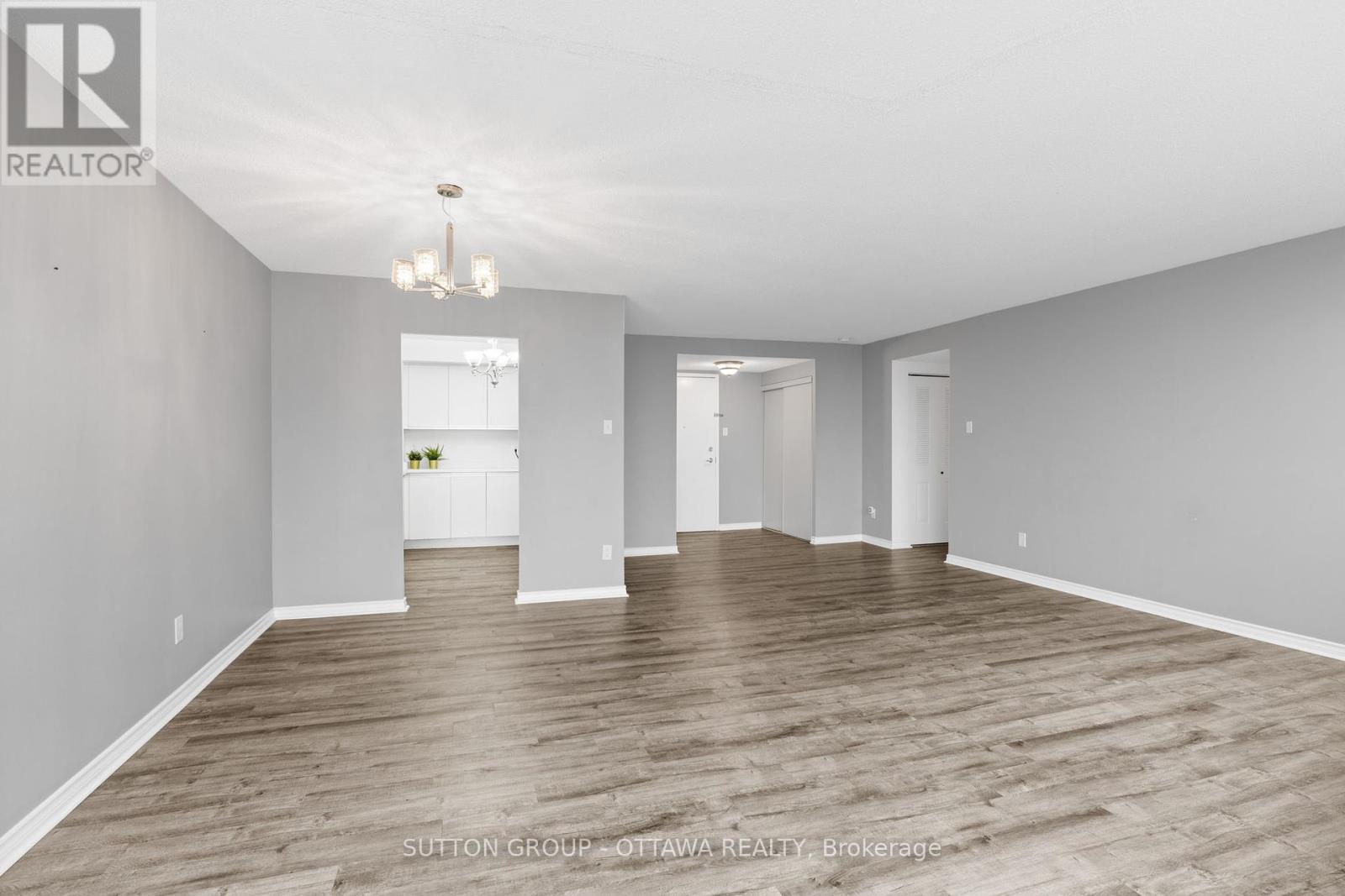 1111 - 2760 Carousel Crescent