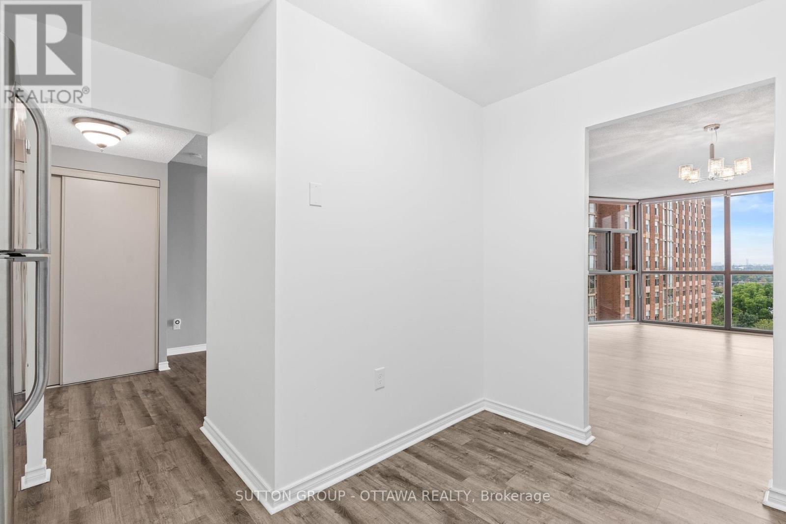 1111 - 2760 Carousel Crescent