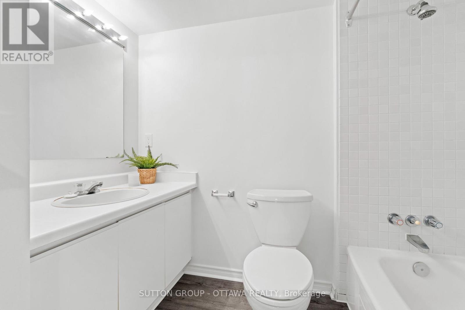 1111 - 2760 Carousel Crescent