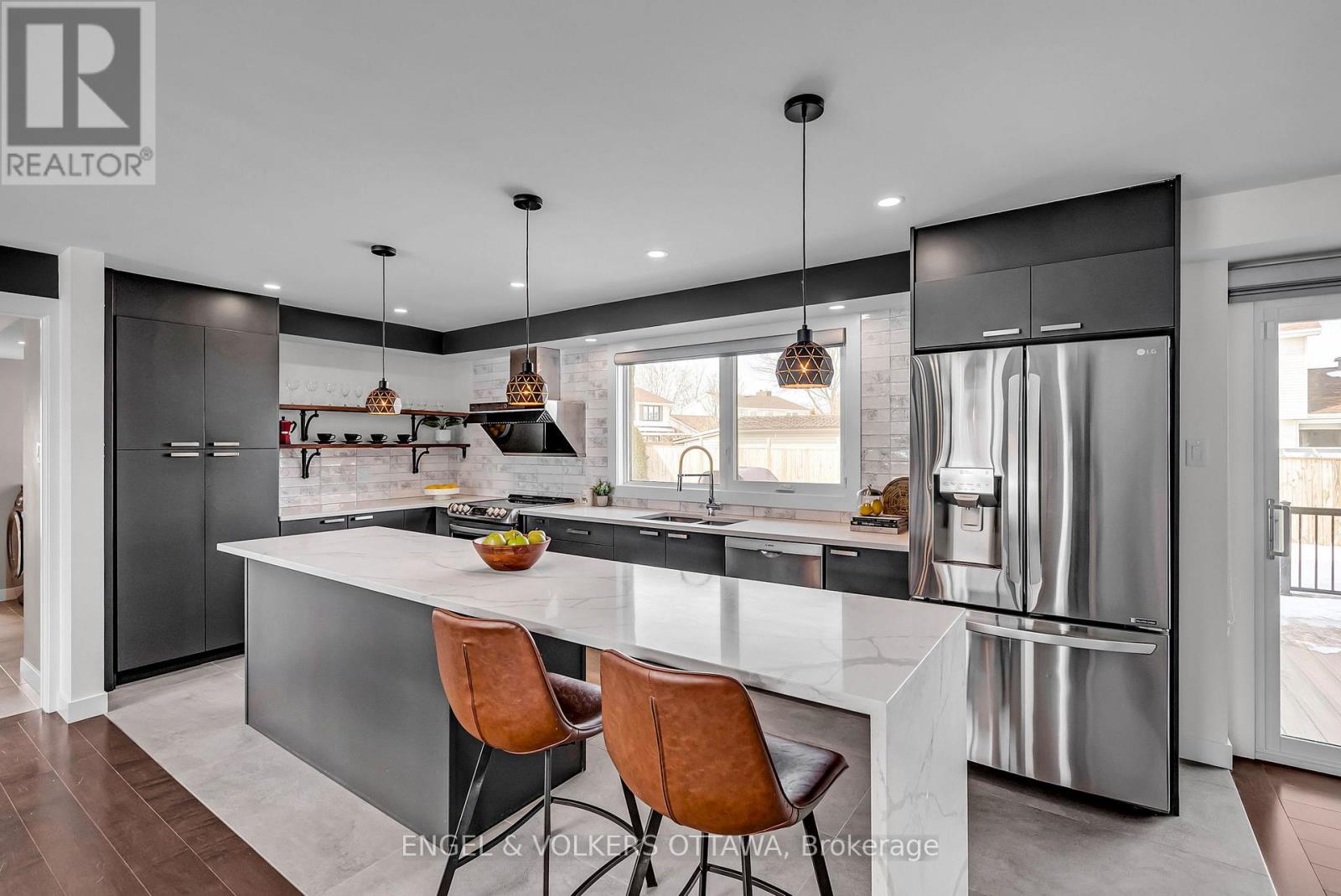 8 Roselawn Court