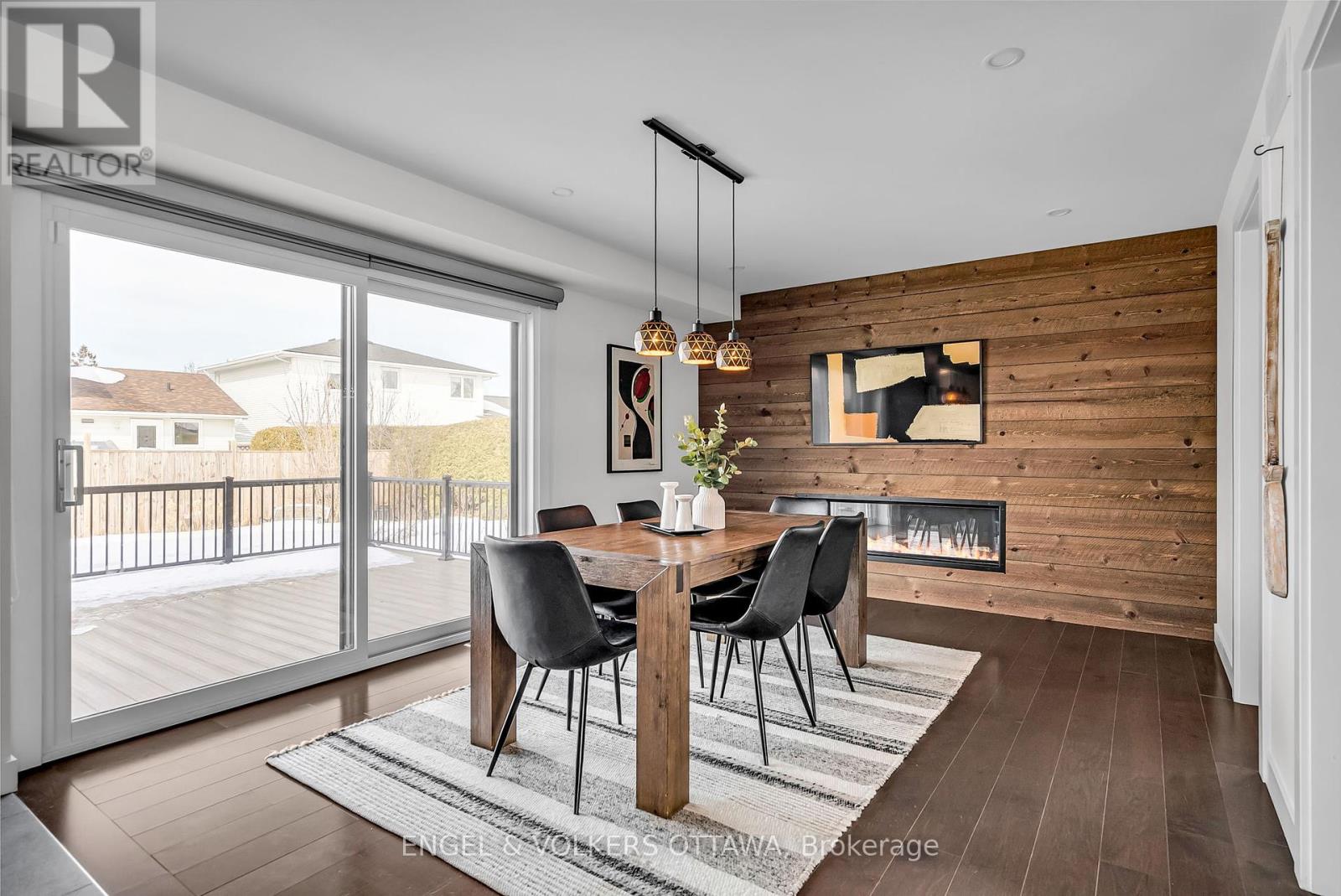 8 Roselawn Court