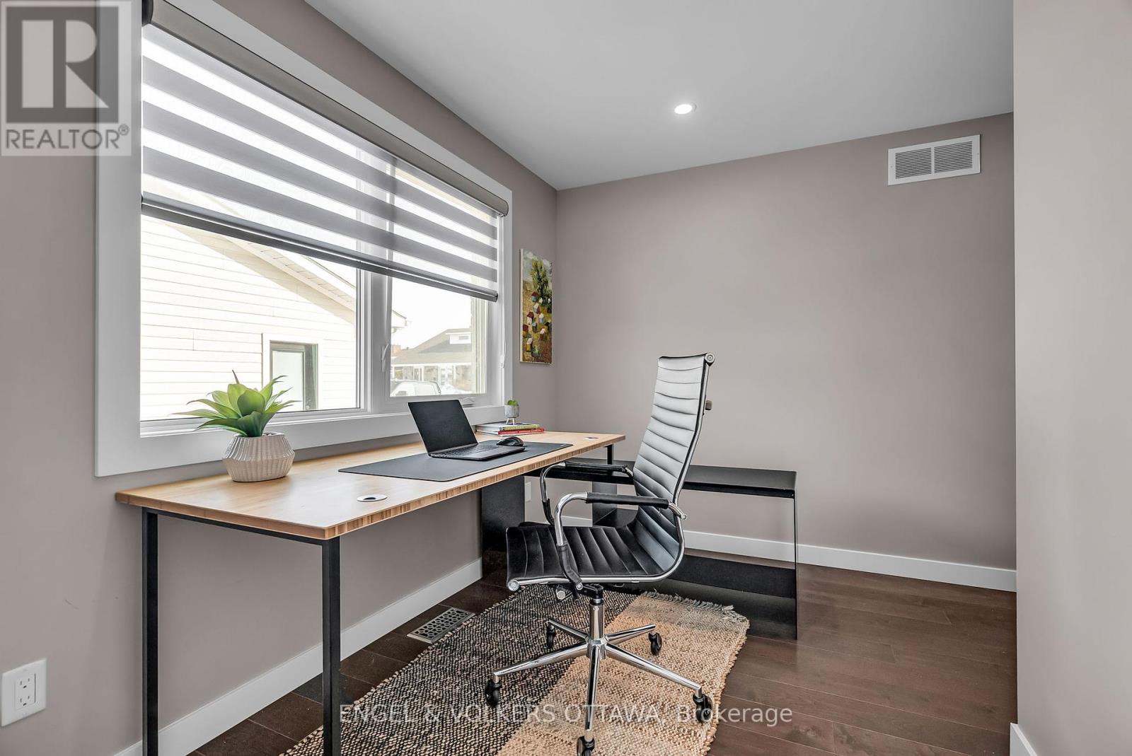 8 Roselawn Court