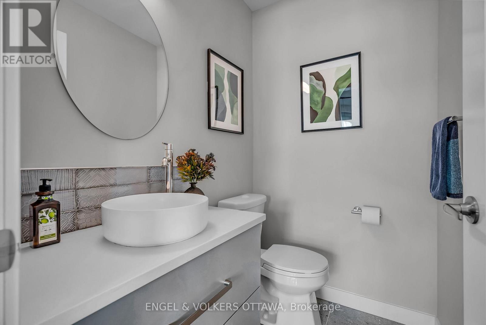 8 Roselawn Court