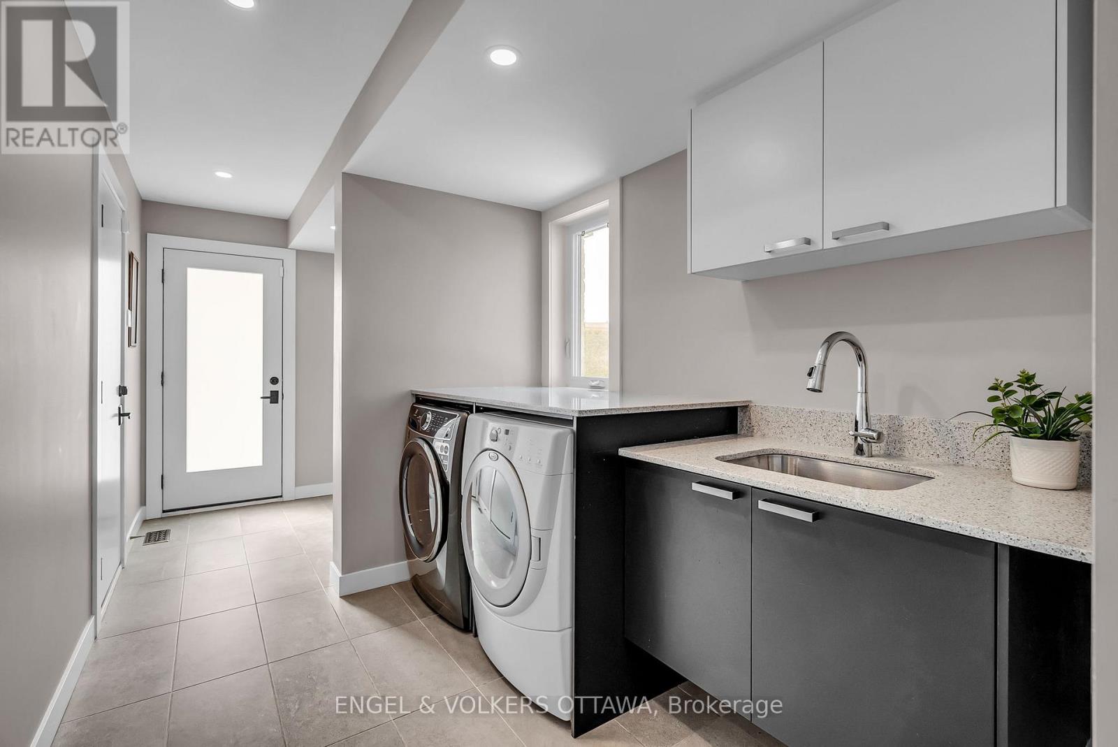 8 Roselawn Court