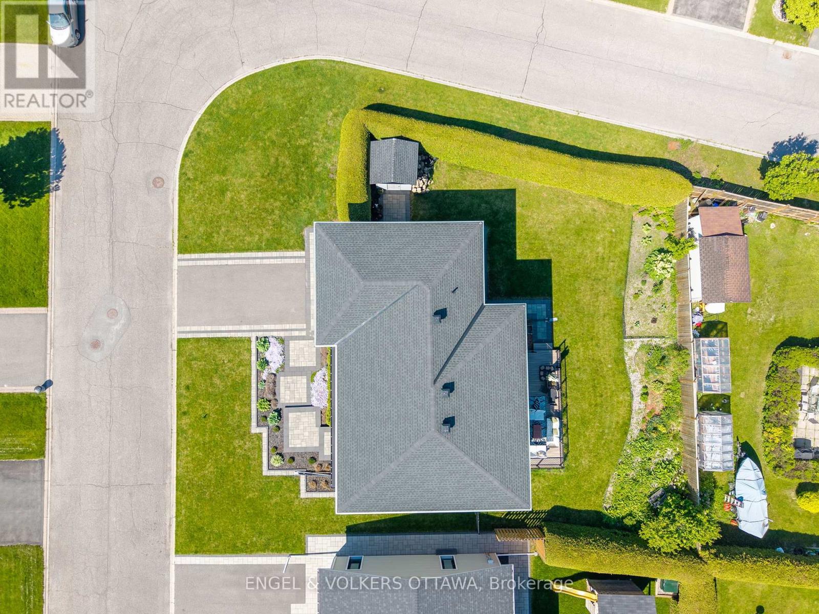 8 Roselawn Court