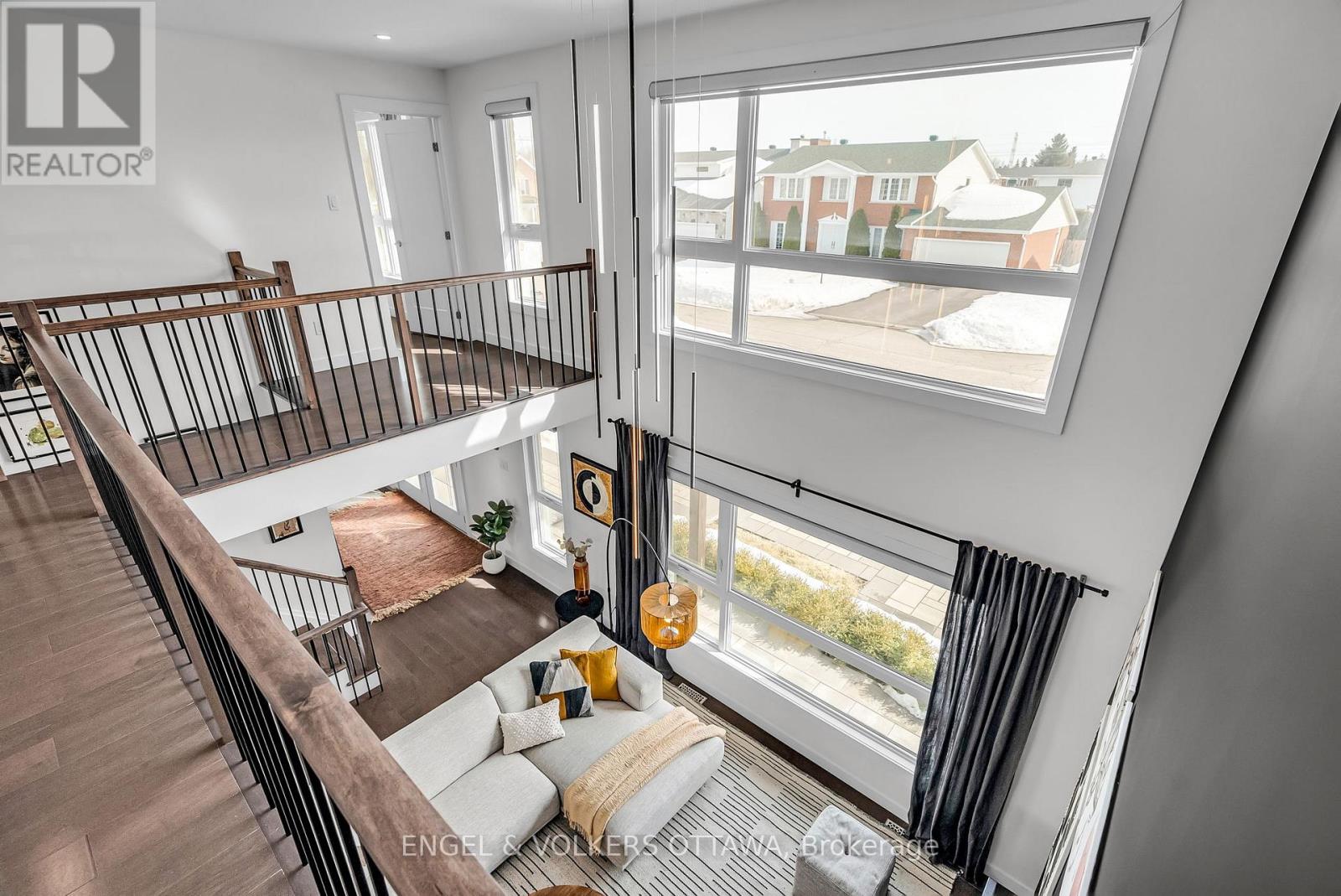 8 Roselawn Court