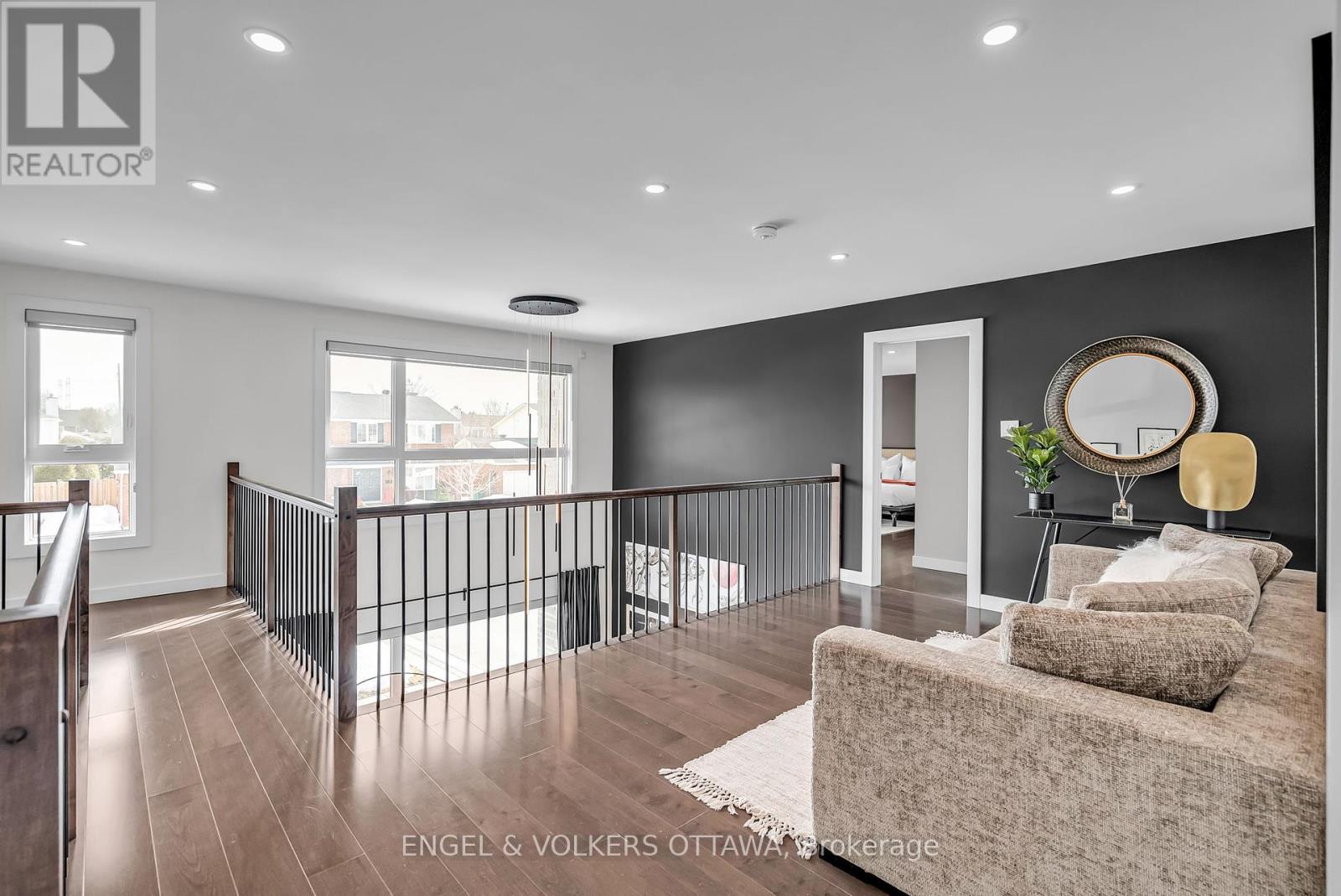 8 Roselawn Court