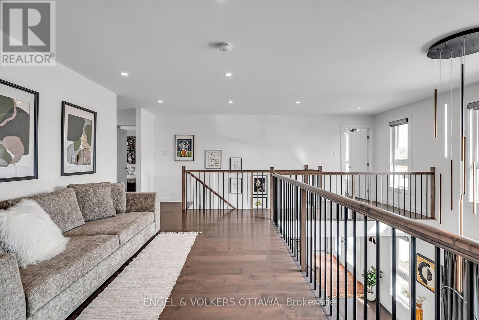 8 Roselawn Court