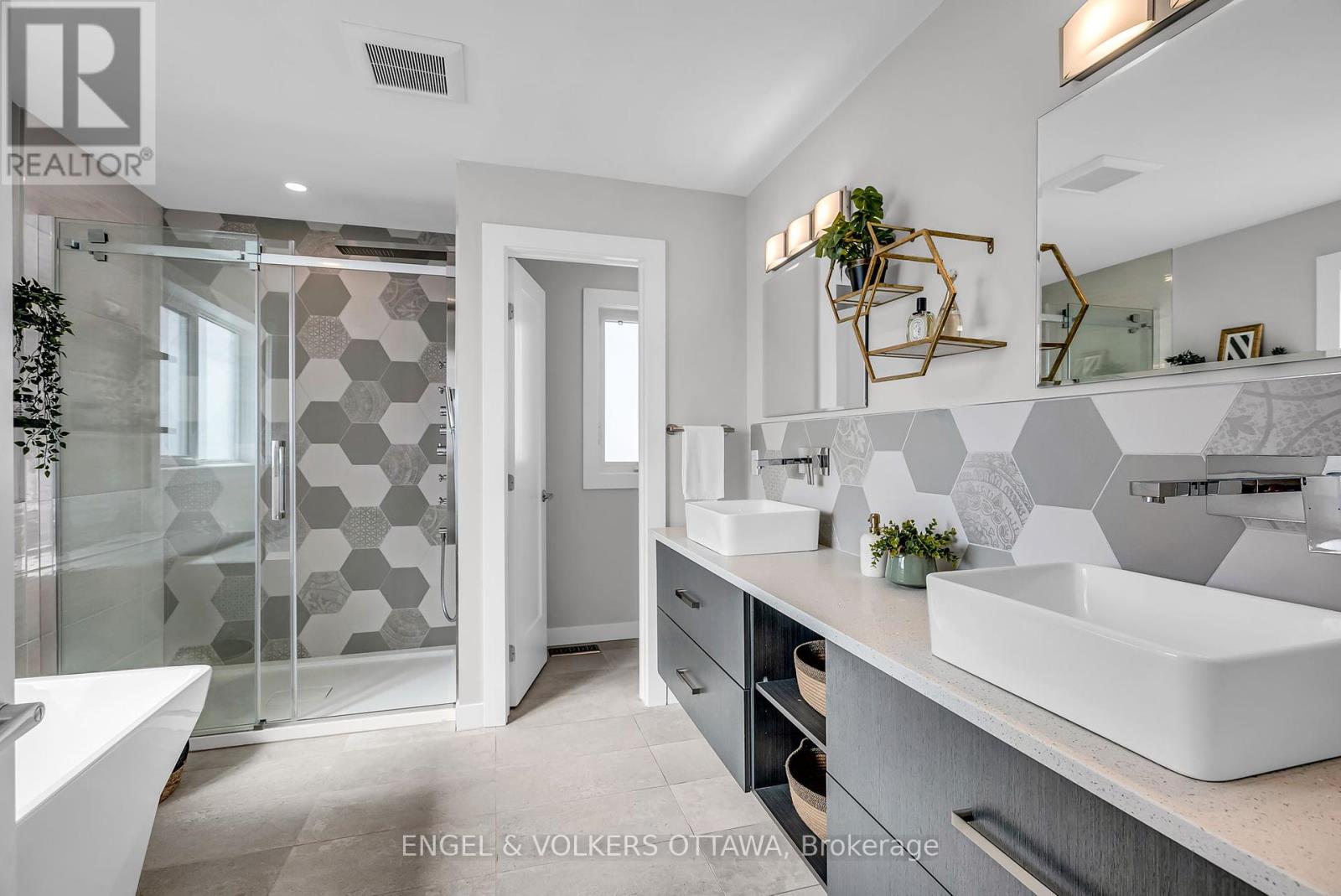 8 Roselawn Court