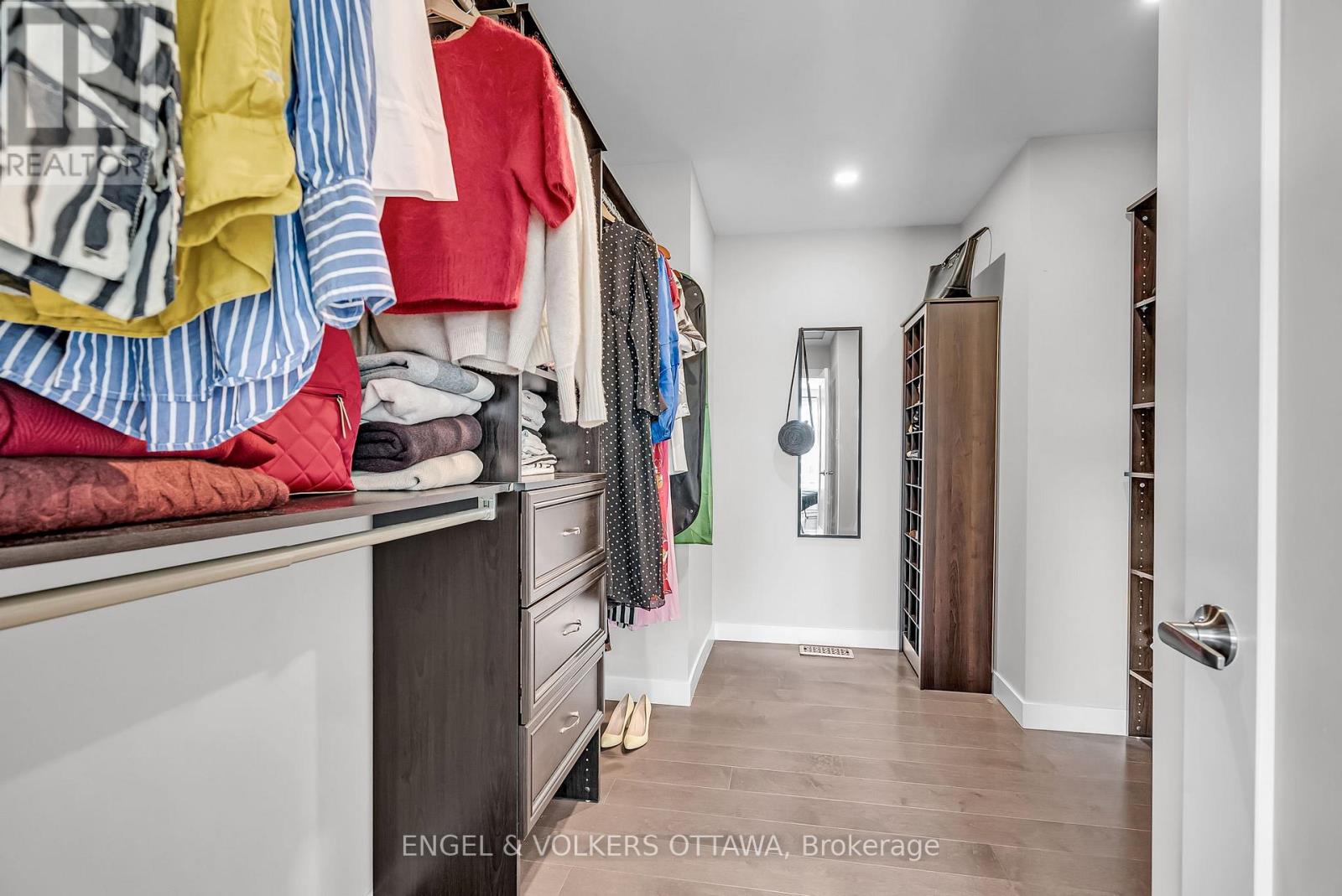 8 Roselawn Court