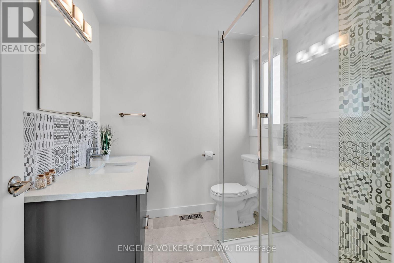 8 Roselawn Court