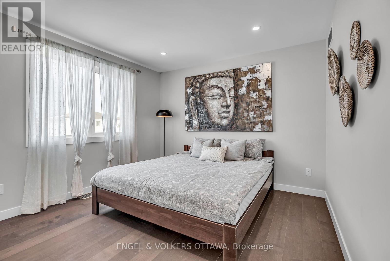 8 Roselawn Court
