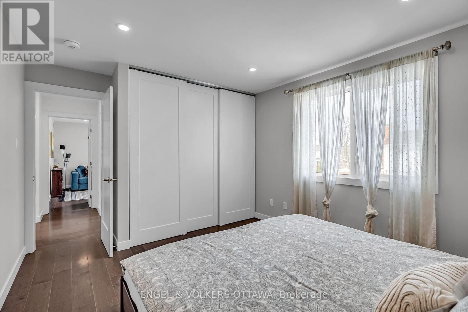 8 Roselawn Court
