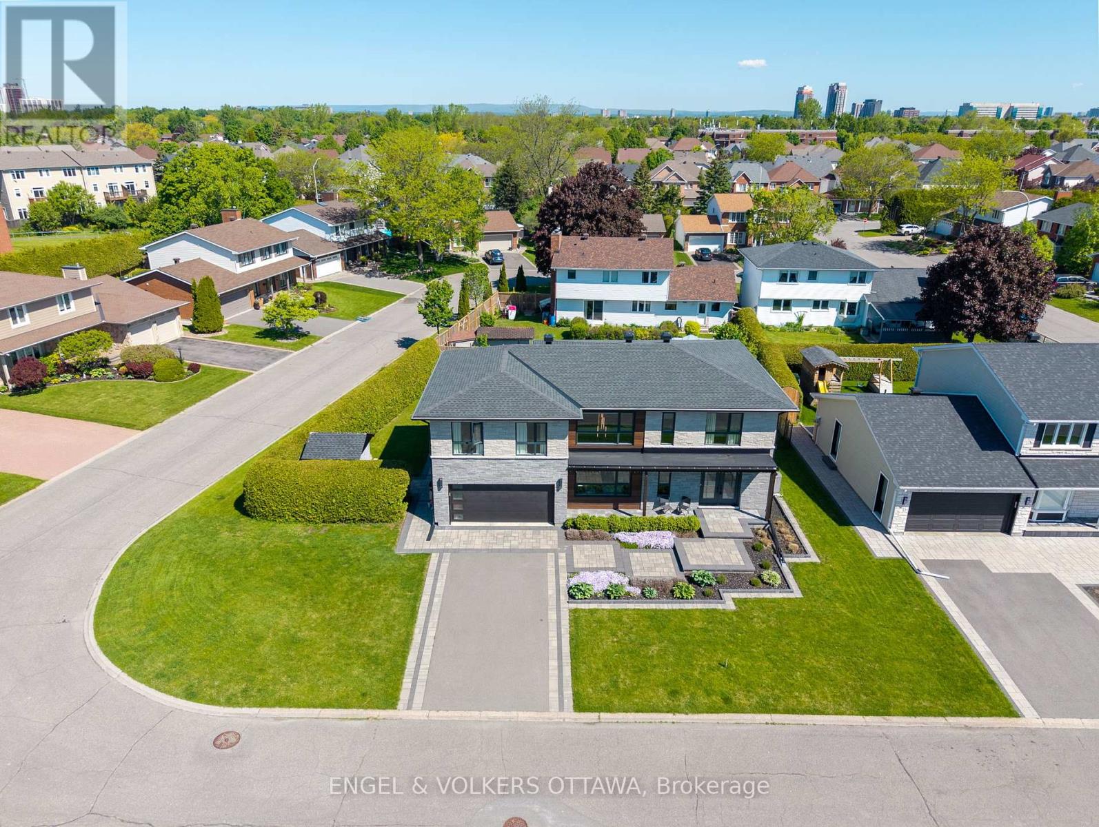 8 Roselawn Court