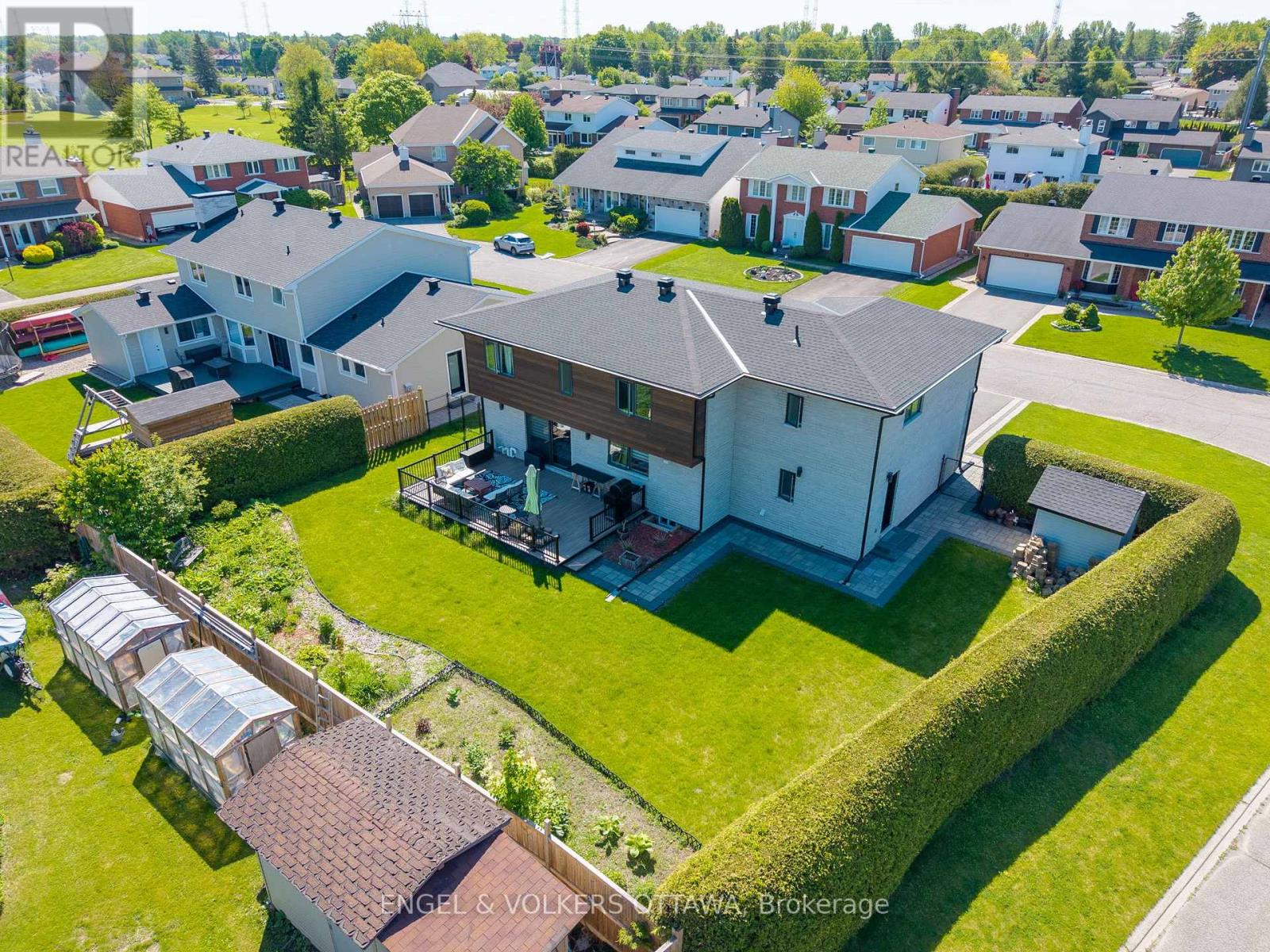 8 Roselawn Court
