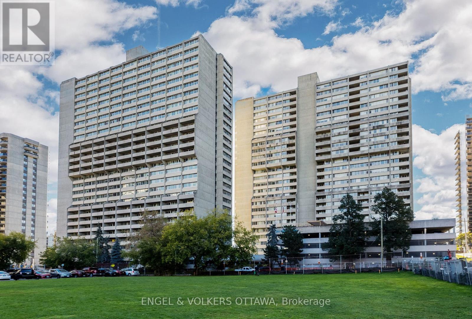 2201 - 530 Laurier Avenue W