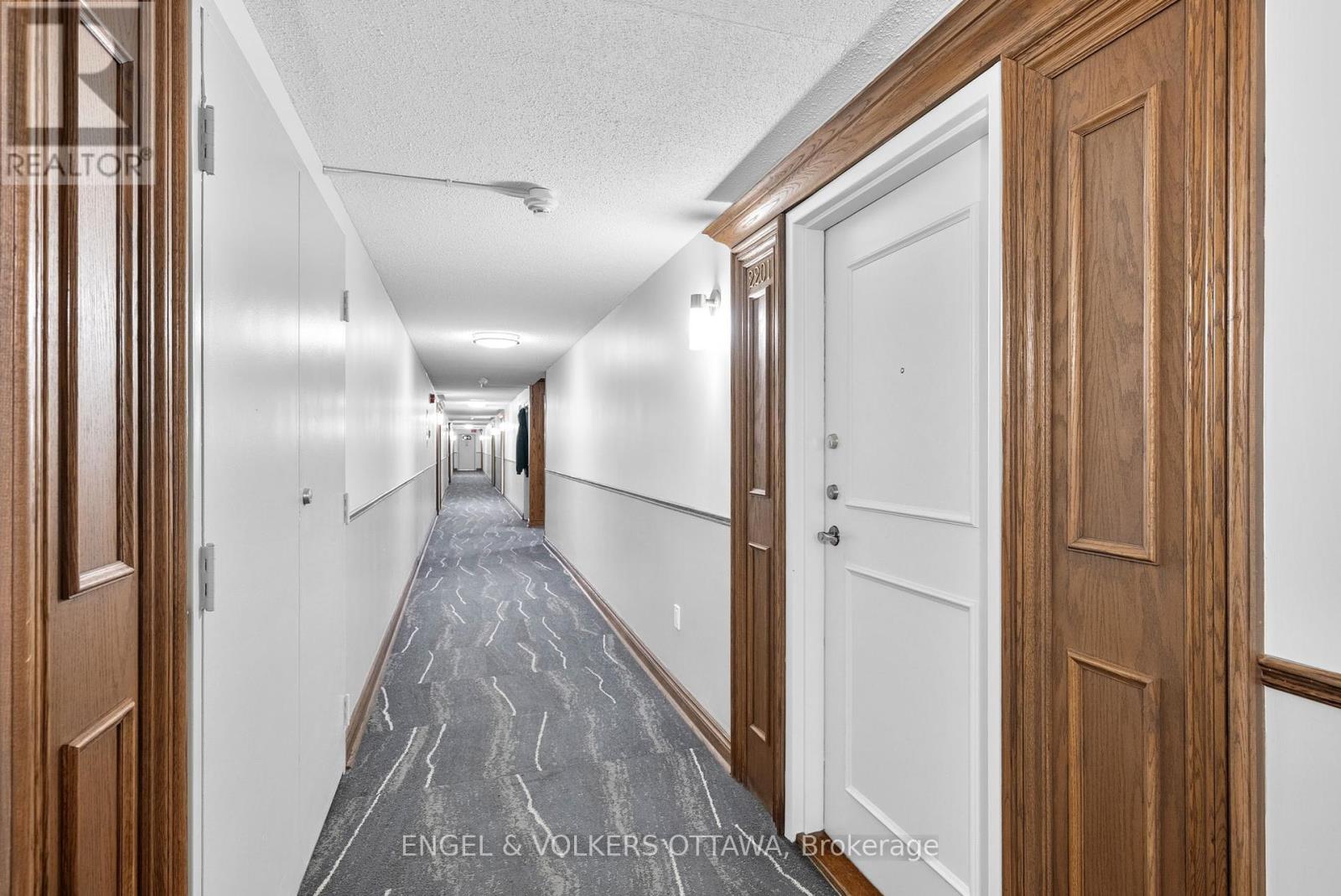 2201 - 530 Laurier Avenue W