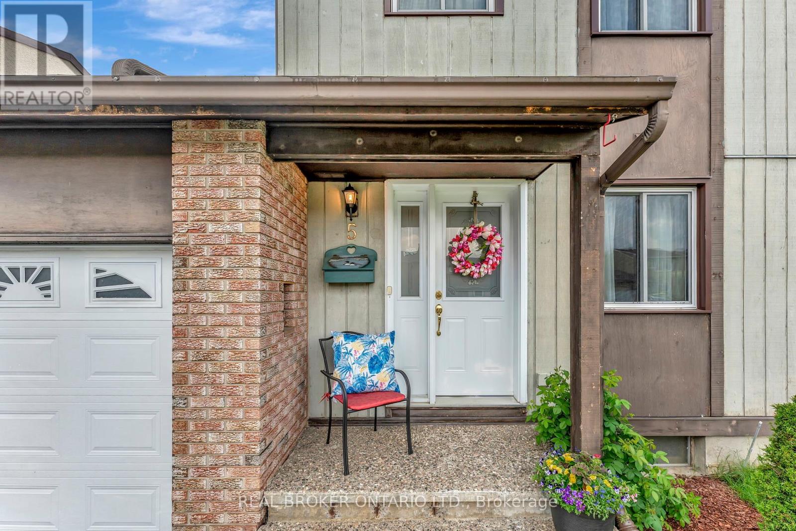 5 Tedwyn Drive