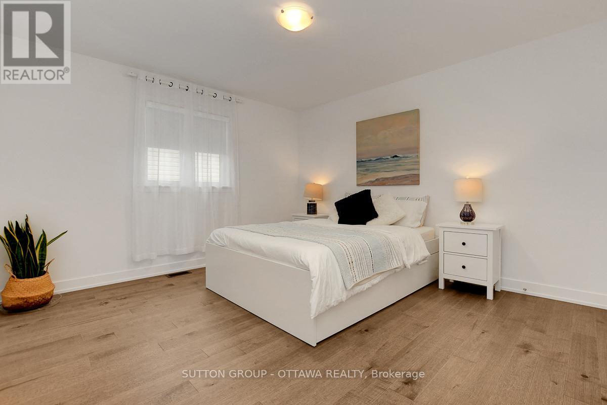 908 Duxbury Lane