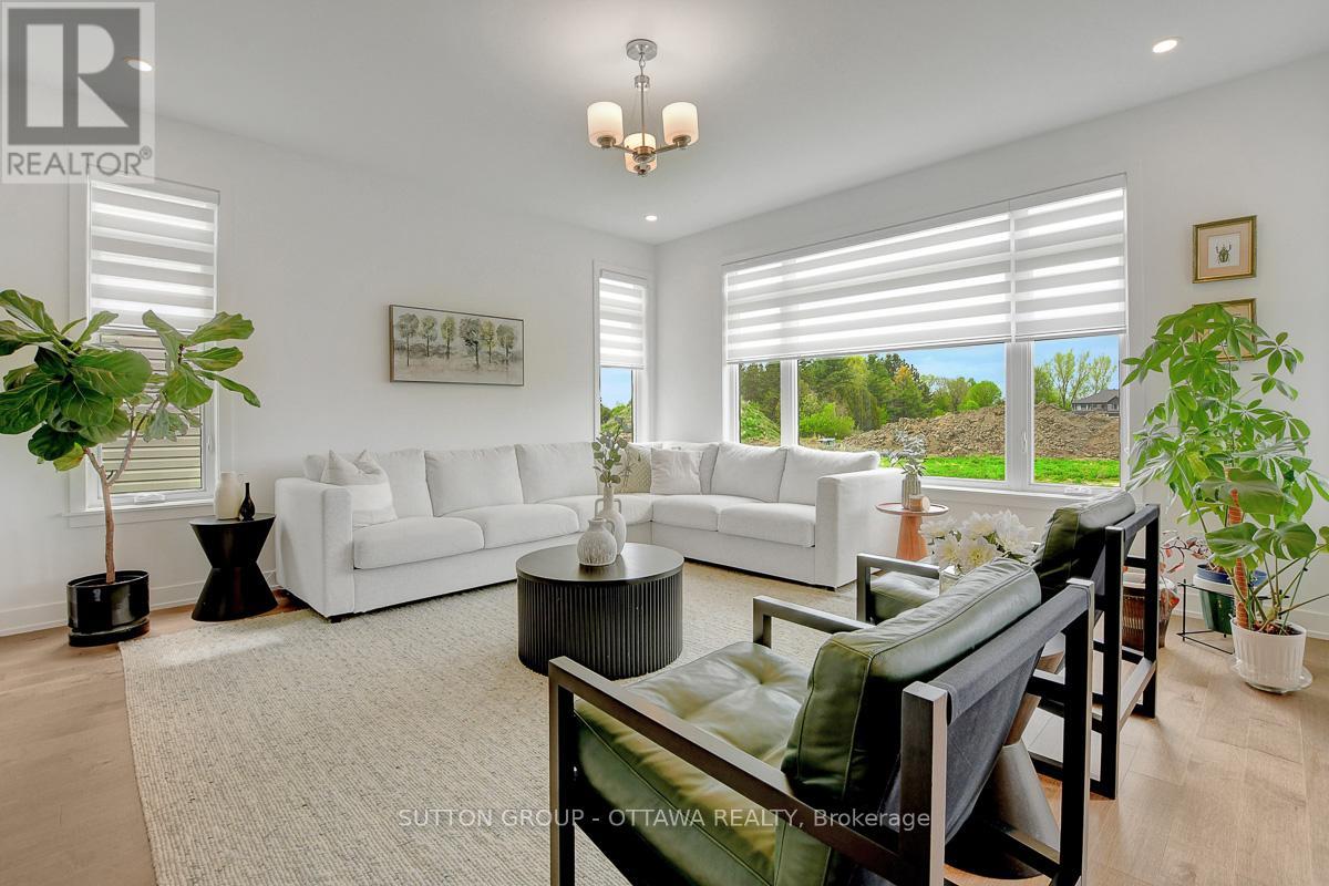 908 Duxbury Lane