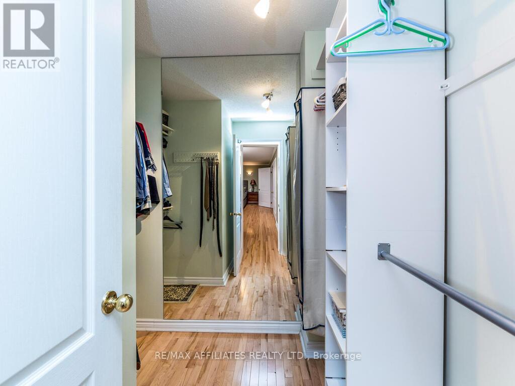32 Mika Street