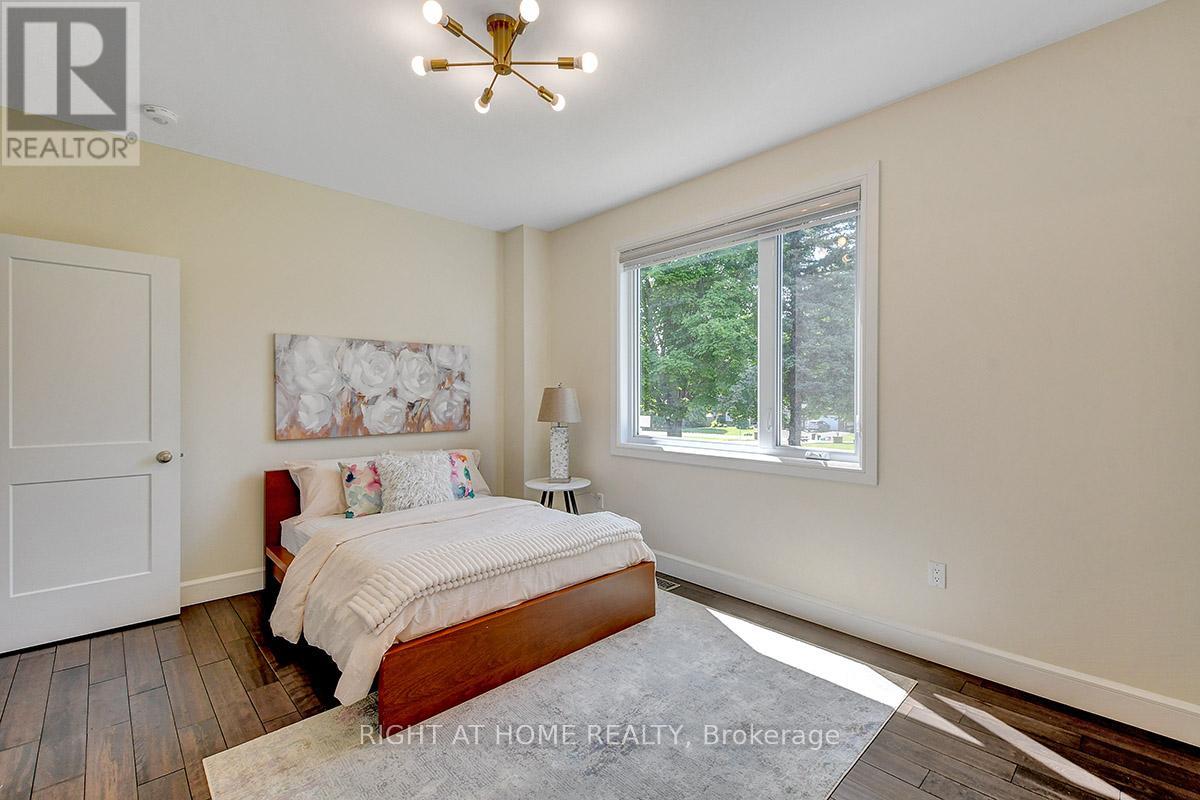 25 Bren Maur Road
