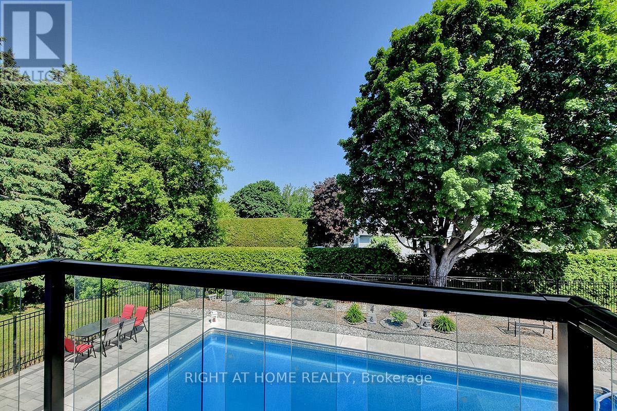 25 Bren Maur Road