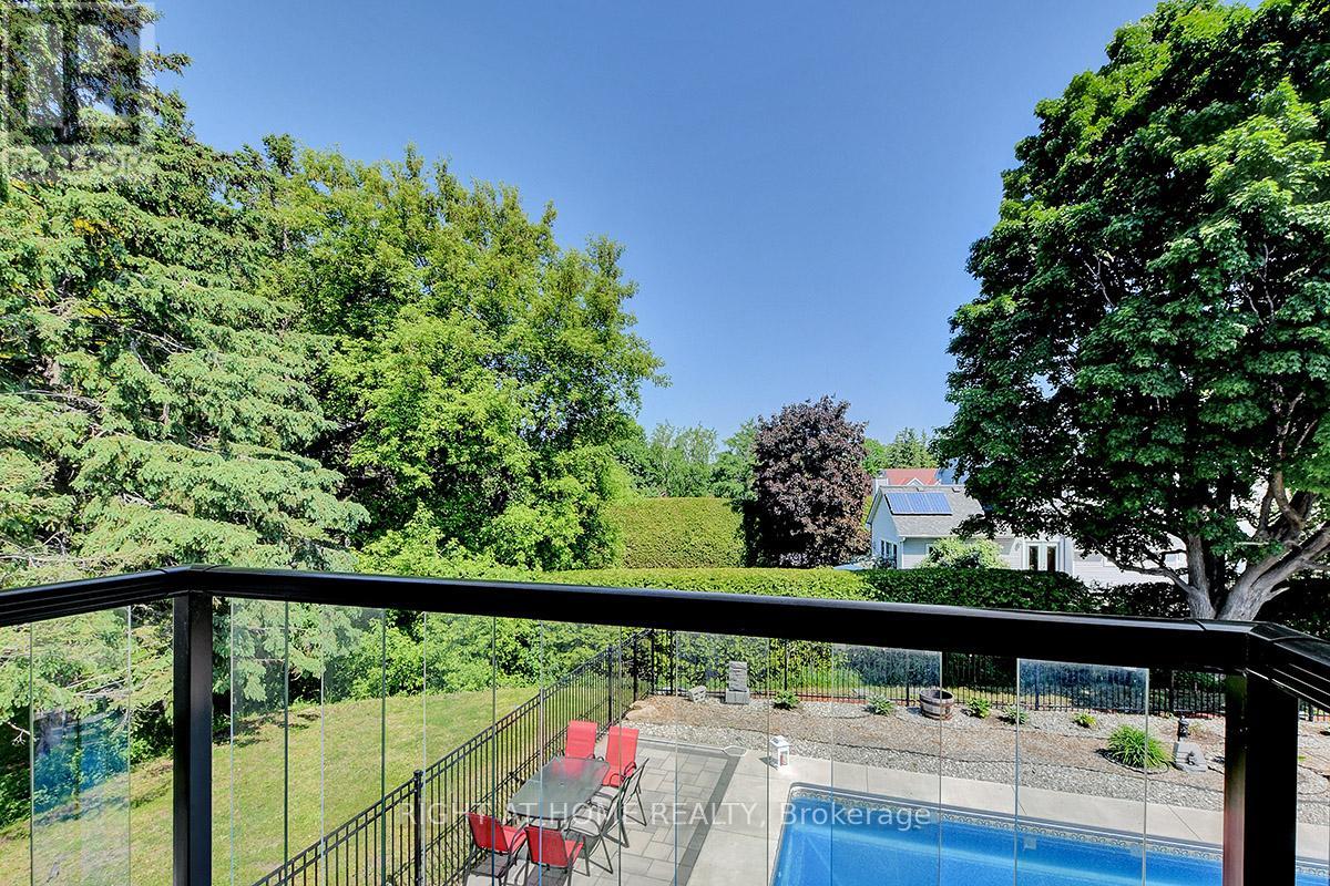 25 Bren Maur Road